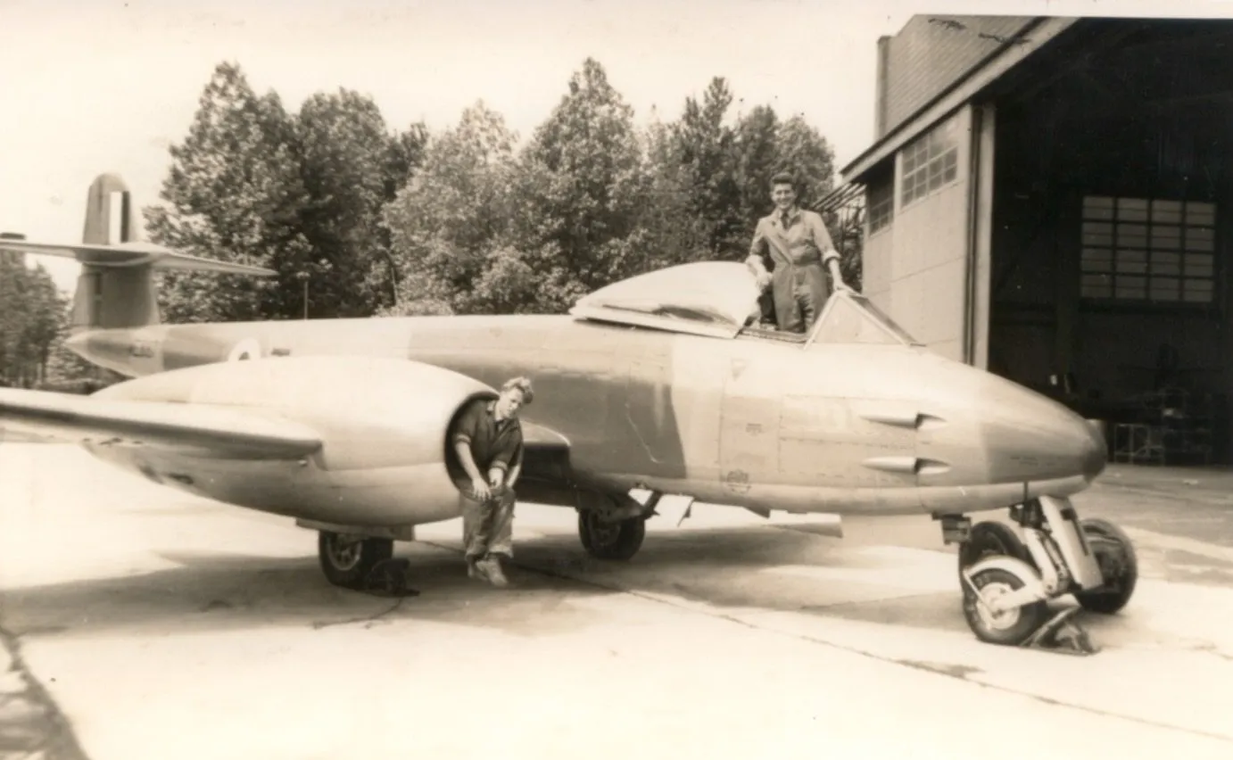 Peter Harrison & Barry Gwyther on Meteor (2nd Line Servicing)